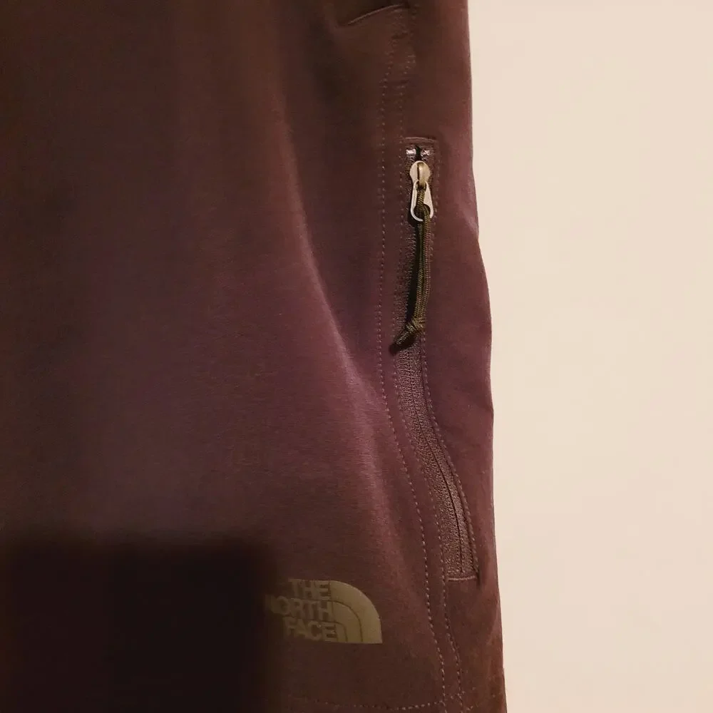 The North Face Mens black lined flat front hiking utility shorts